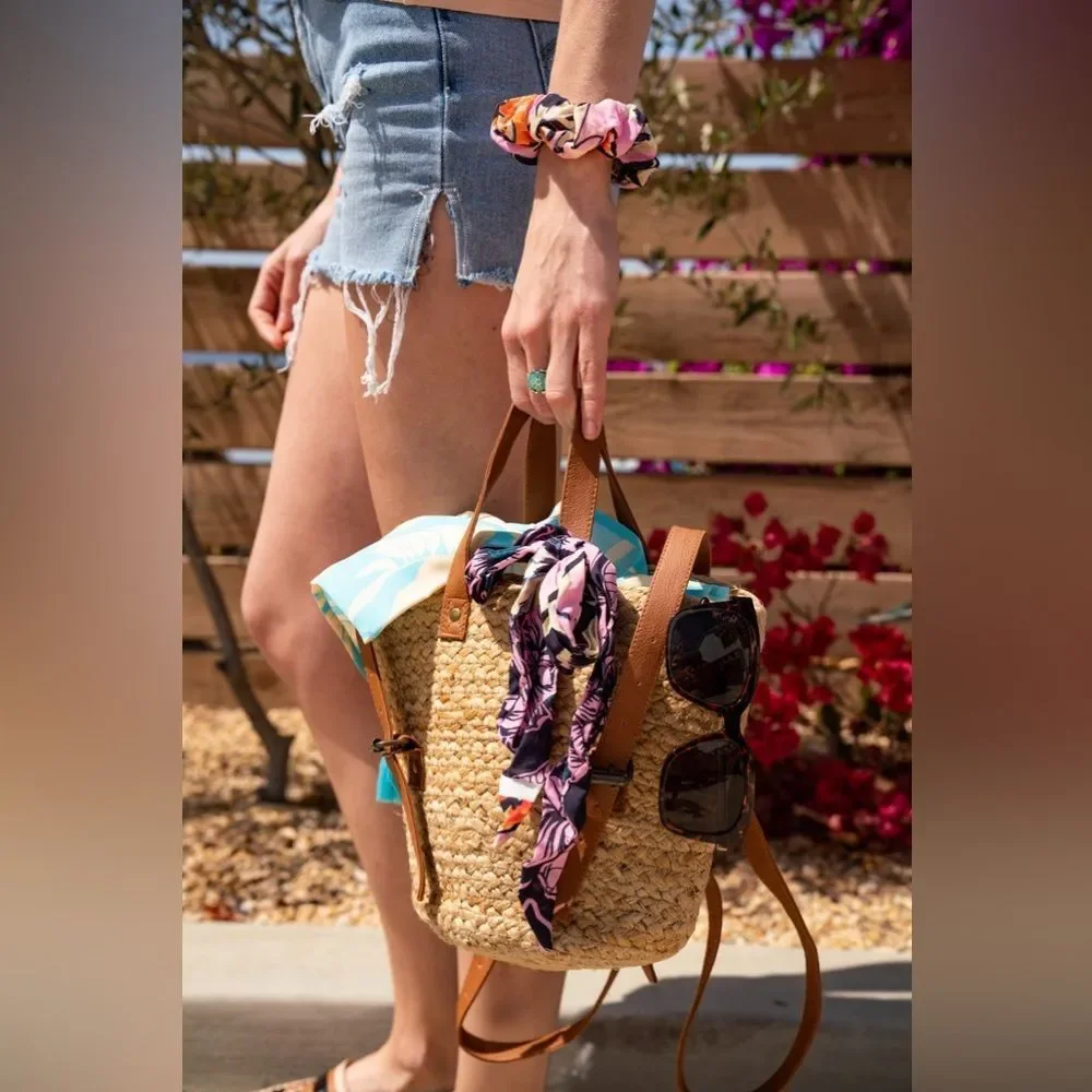 XIX Palms The Shore Break Picnic Cooler Backpack Straw Bag NWT